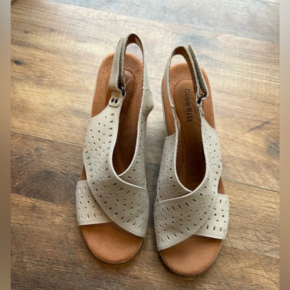 Cobb Hill brand new beige wedge sandals - Picture 2 of 10